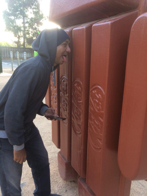 Kitkat si pencuci mulut, setelah melahap Lamb Pizza