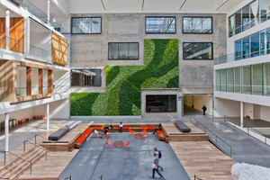 Atrium kantor Airbnb. Foto diambil dari officelovin.com