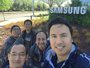 Didepan Kantor Samsung