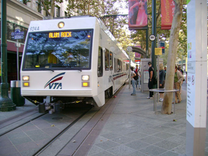 Tram, kereta lambat.